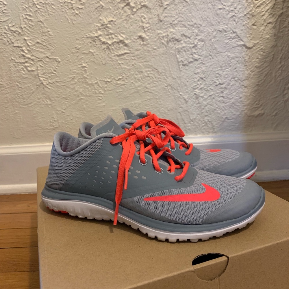 NIKE fitsole tennis shoes